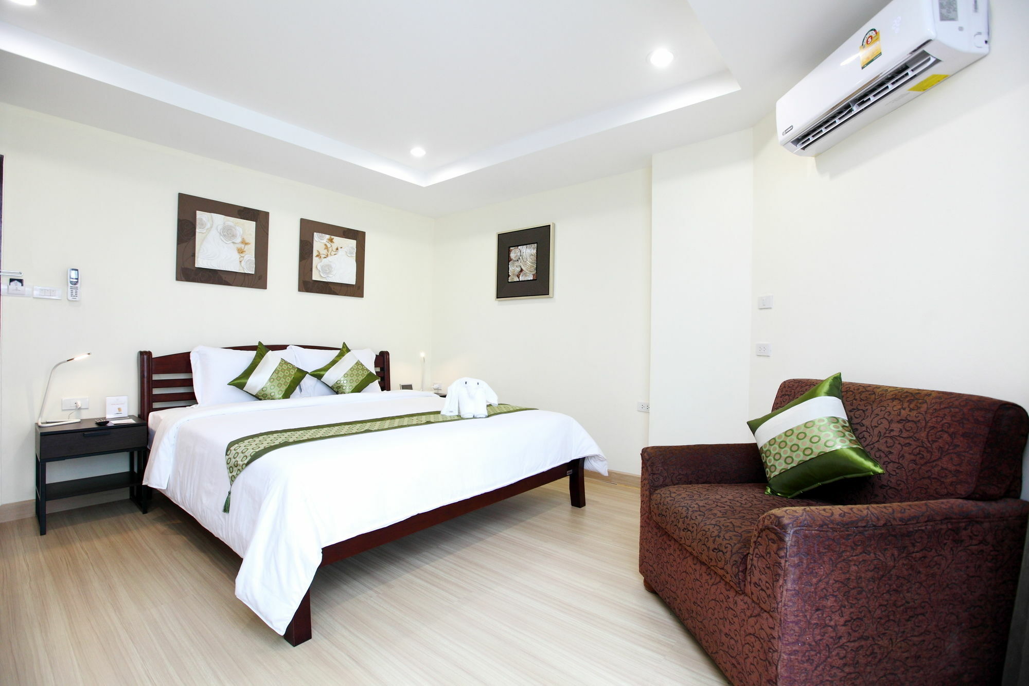Icheck Inn Sukhumvit 22 Banguecoque Exterior foto