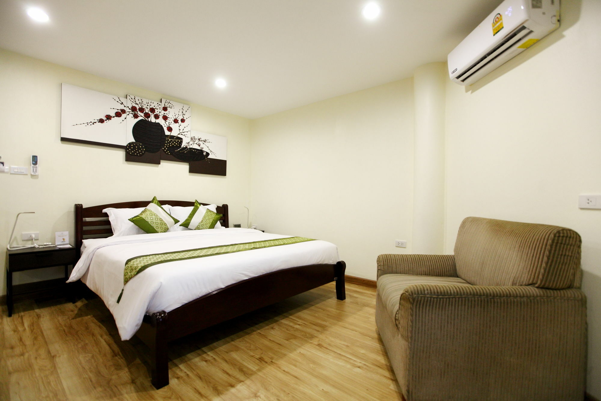 Icheck Inn Sukhumvit 22 Banguecoque Exterior foto